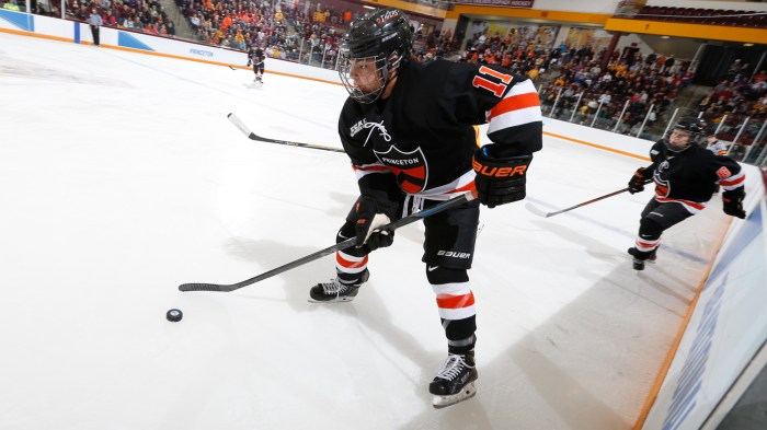 koelzer_ncaa_hockey_vs_minnesota_282