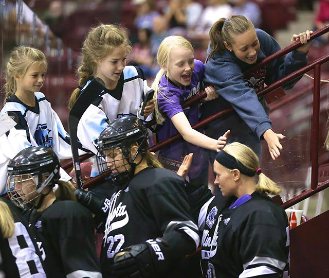 WhitecapsHighFiveFans640