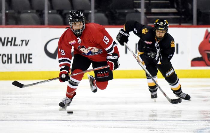 MET_19_D_oench_Skating_With_Puck_TP